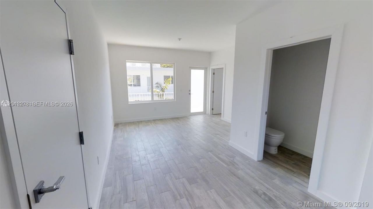 315 S Shore Dr, Unit 5, Miami Beach, FL 33141 Photo