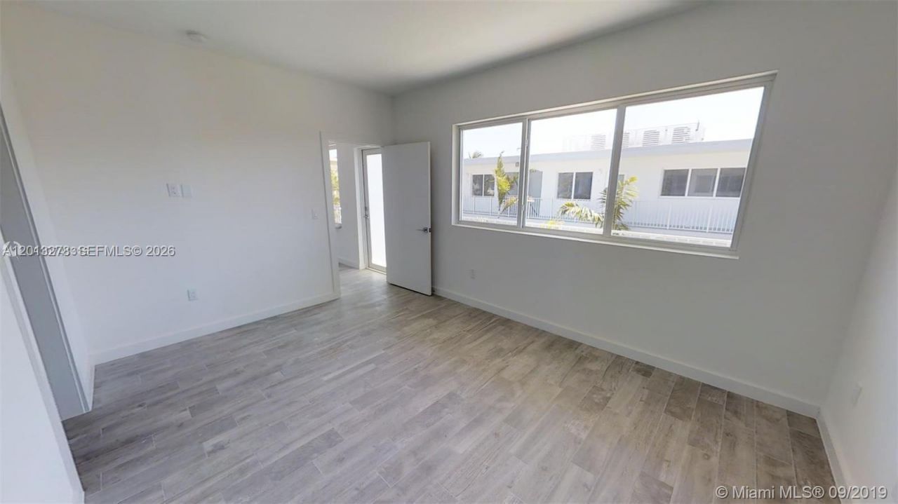 315 S Shore Dr, Unit 5, Miami Beach, FL 33141 Photo