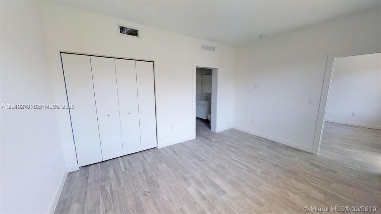 315 S Shore Dr, Unit 5, Miami Beach, FL 33141 Photo