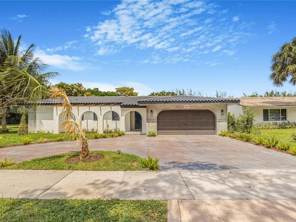15331 Turnbull Dr, Miami Lakes, FL 33014