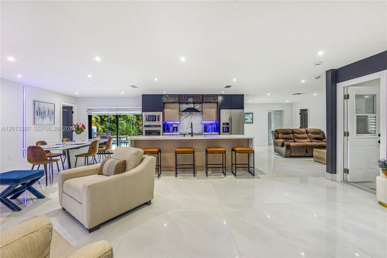 15331 Turnbull Dr, Miami Lakes, FL 33014 Photo