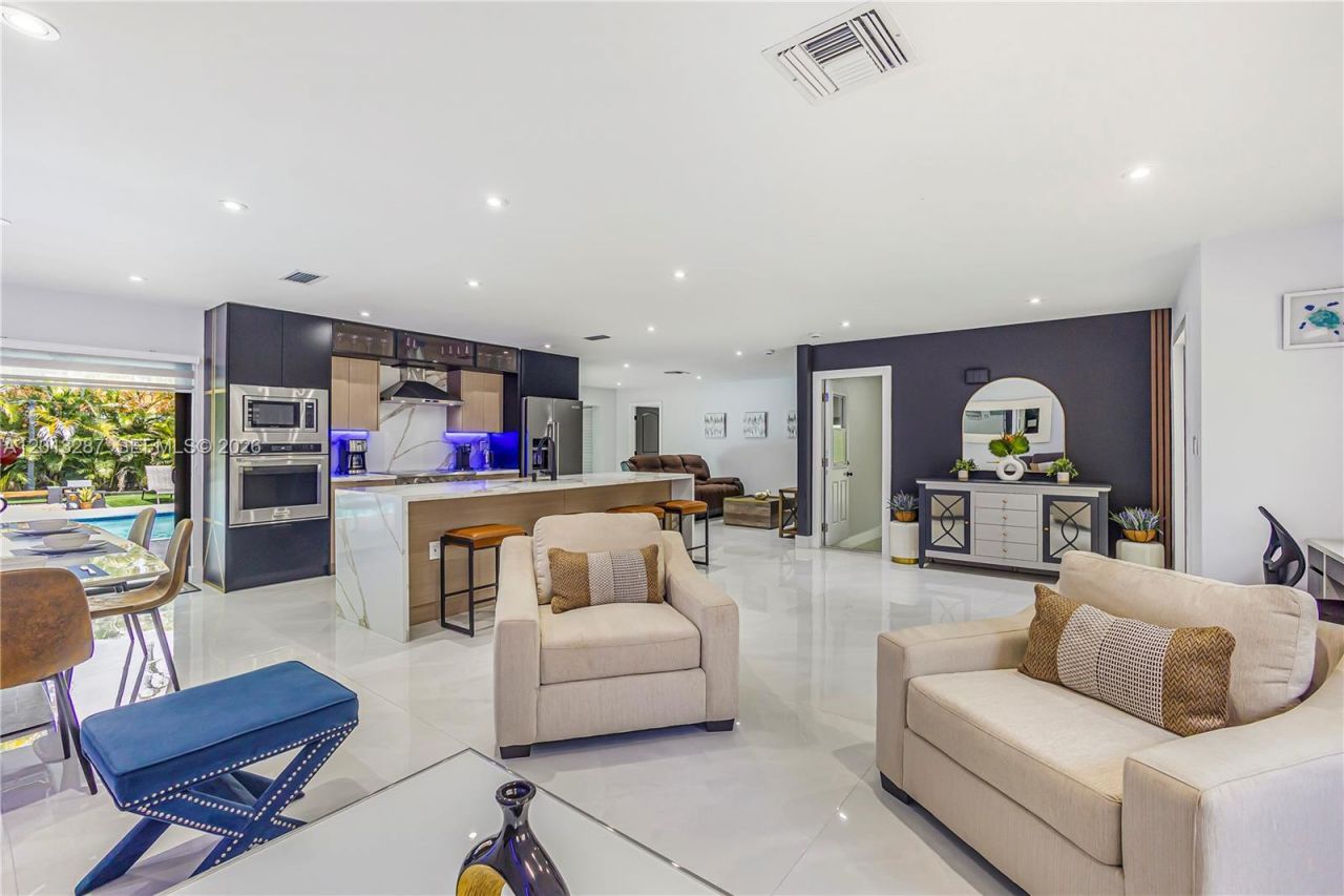 15331 Turnbull Dr, Miami Lakes, FL 33014 Photo