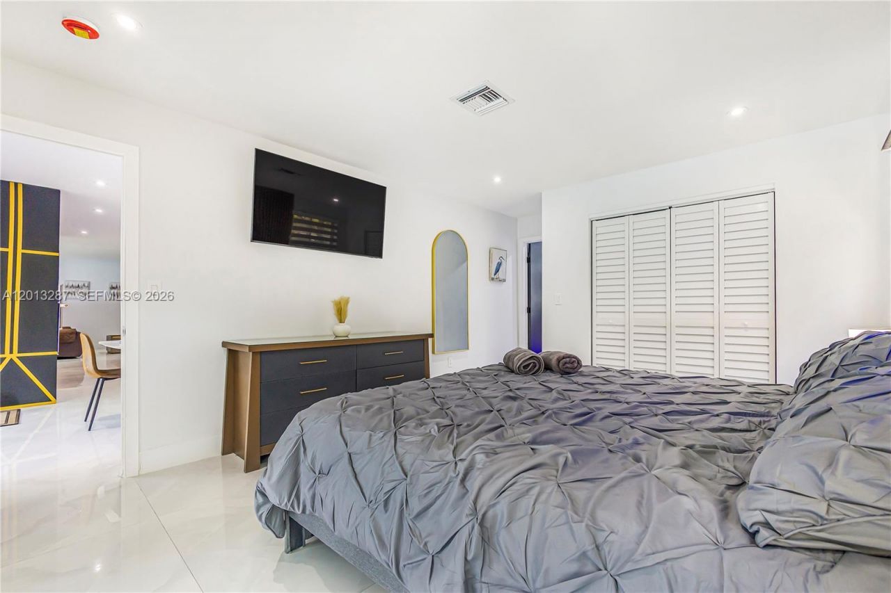 15331 Turnbull Dr, Miami Lakes, FL 33014 Photo