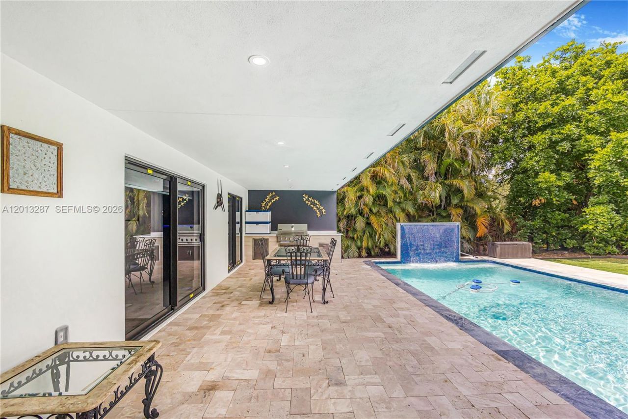 15331 Turnbull Dr, Miami Lakes, FL 33014 Photo