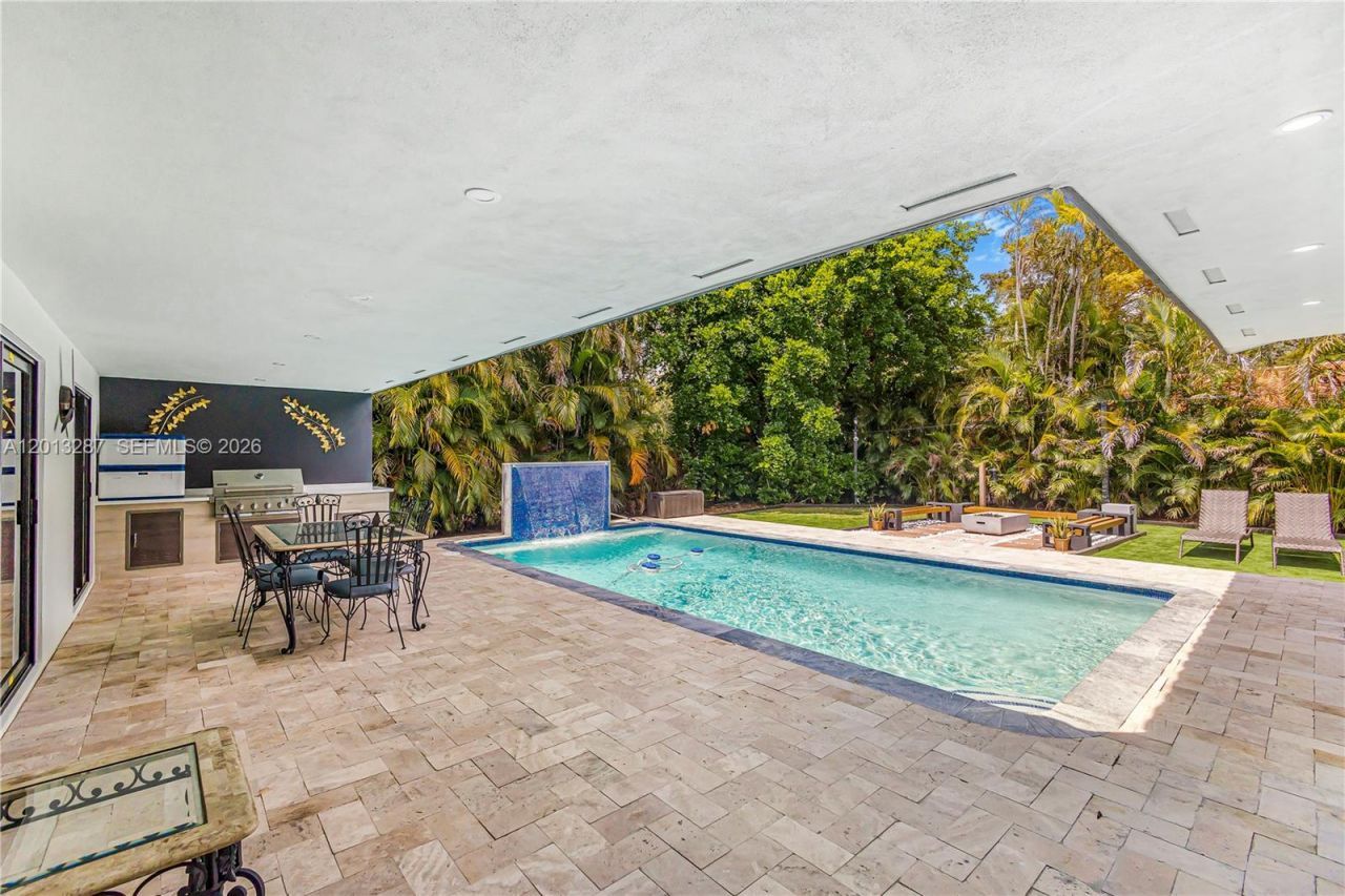 15331 Turnbull Dr, Miami Lakes, FL 33014 Photo