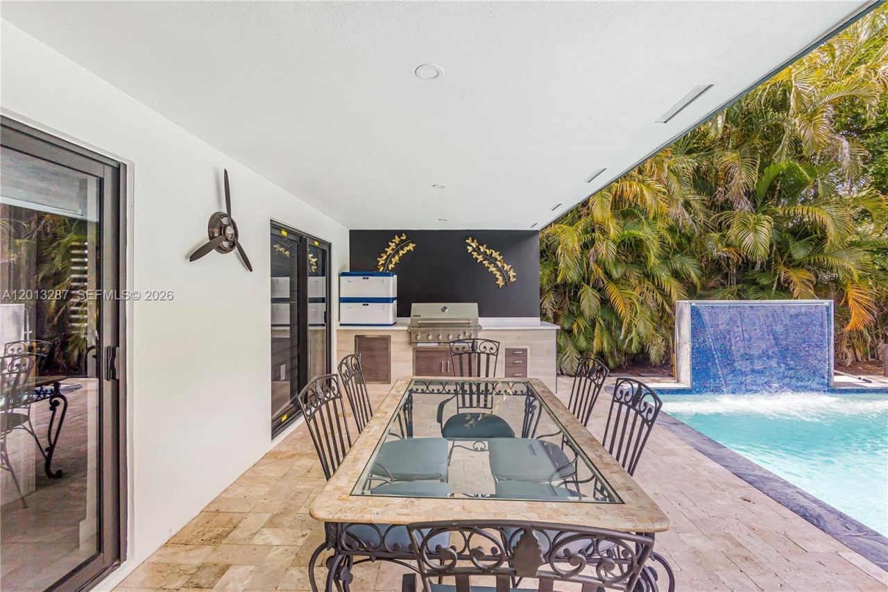 15331 Turnbull Dr, Miami Lakes, FL 33014 Photo