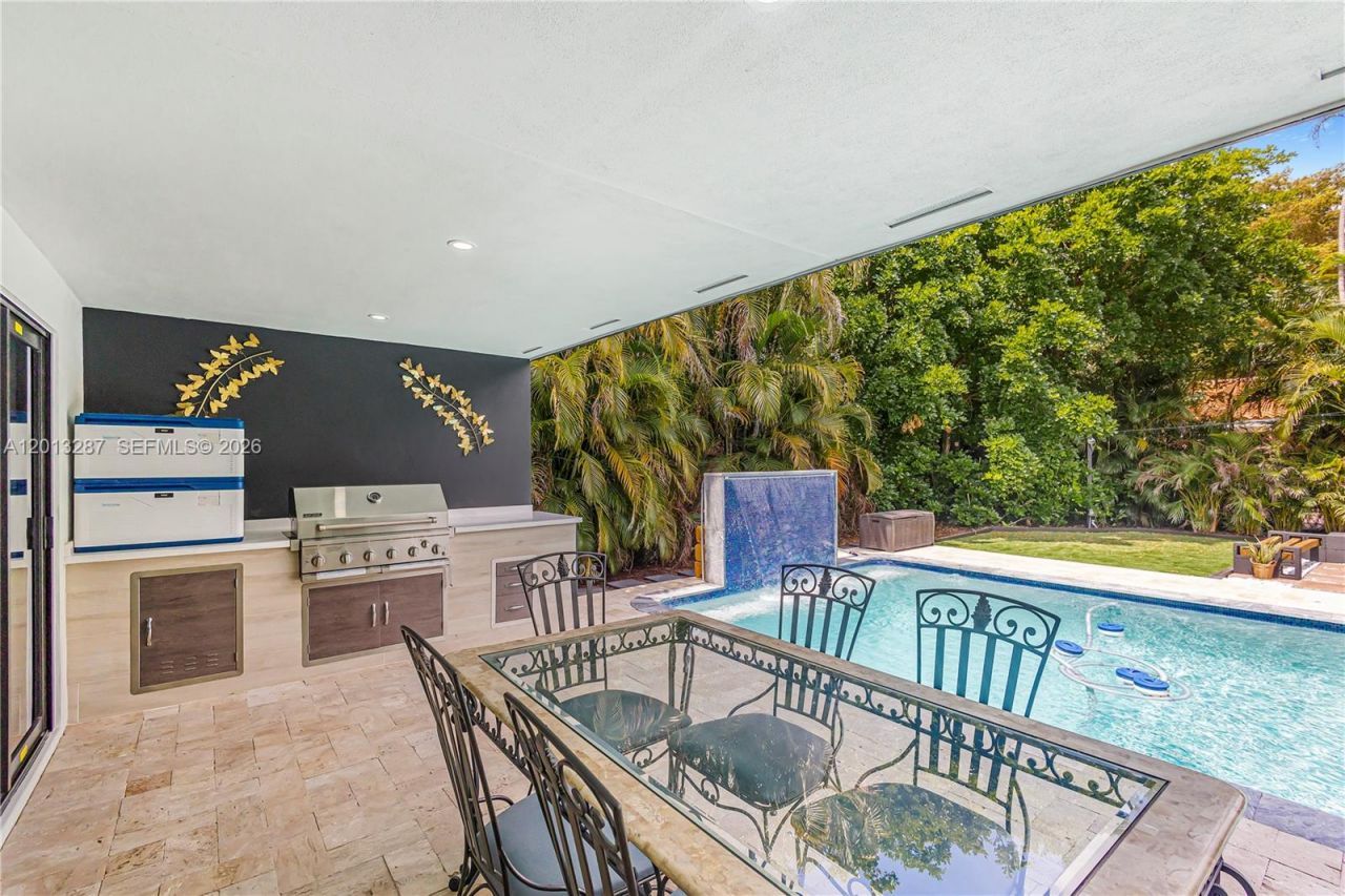 15331 Turnbull Dr, Miami Lakes, FL 33014 Photo
