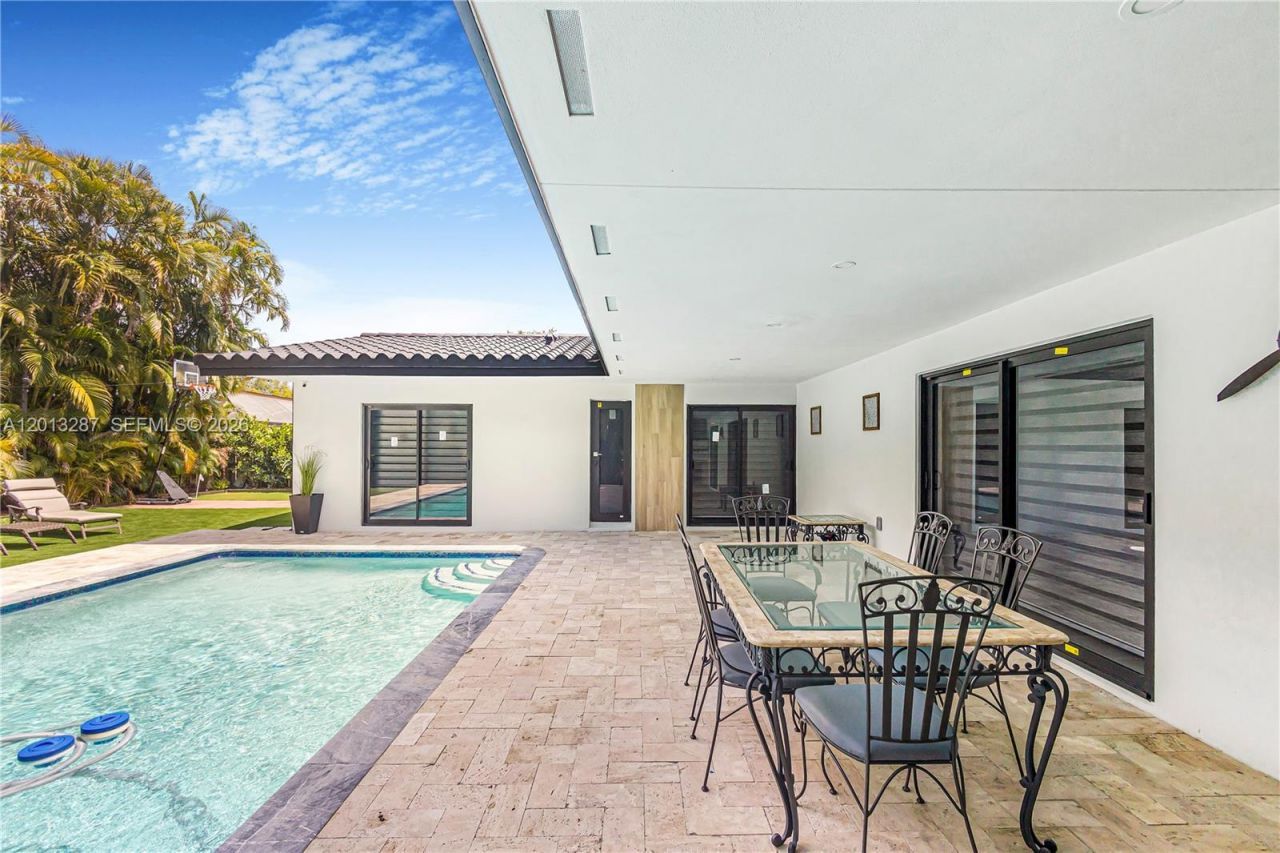 15331 Turnbull Dr, Miami Lakes, FL 33014 Photo