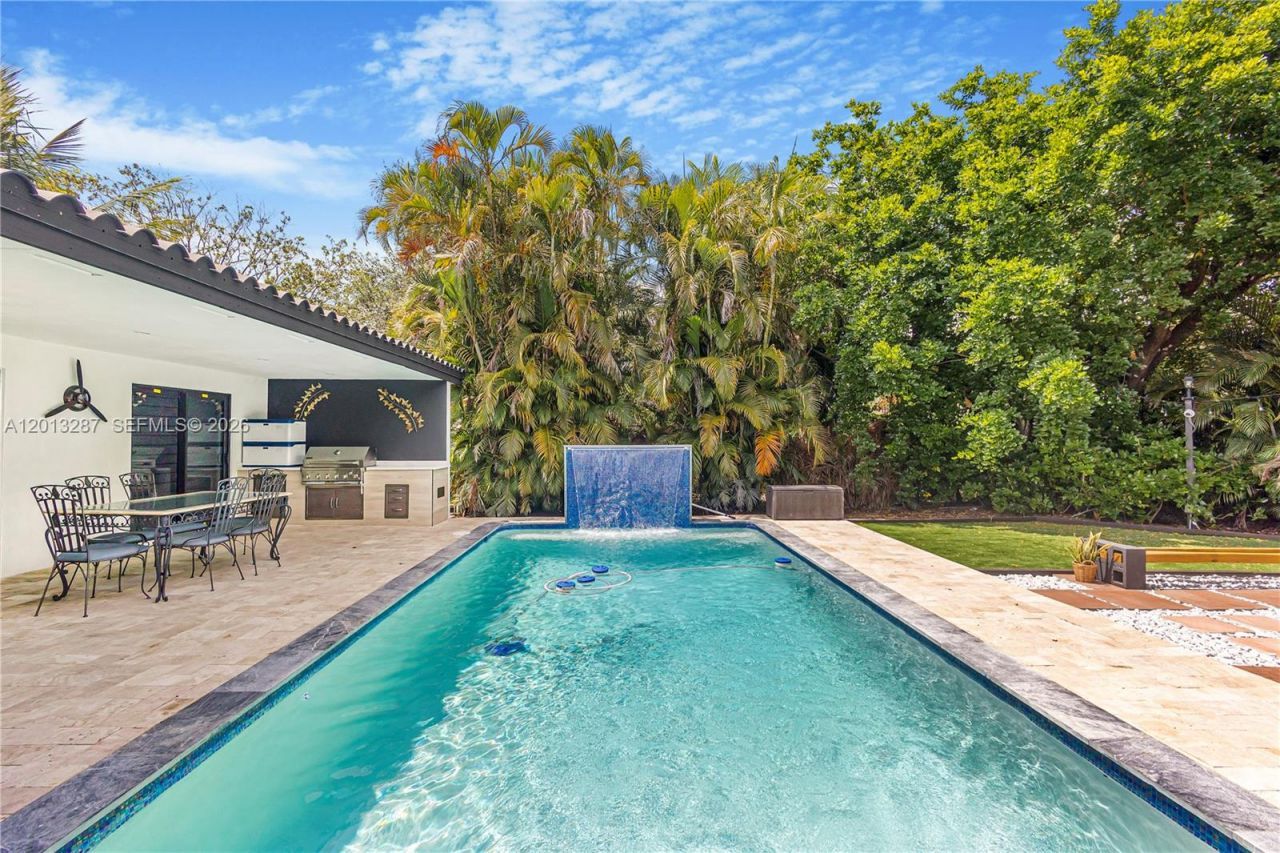 15331 Turnbull Dr, Miami Lakes, FL 33014 Photo