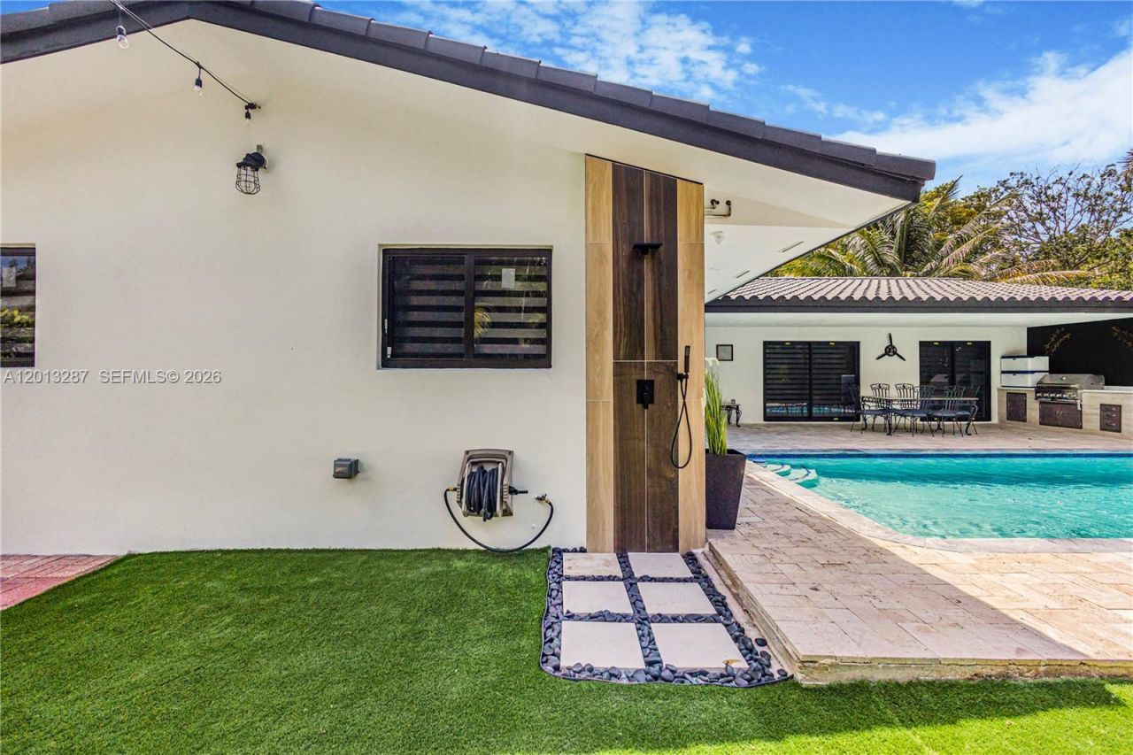 15331 Turnbull Dr, Miami Lakes, FL 33014 Photo