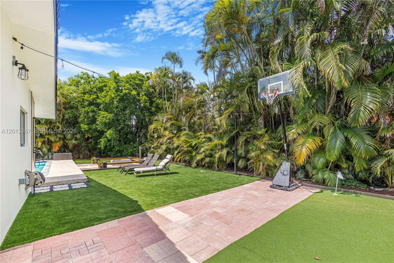 15331 Turnbull Dr, Miami Lakes, FL 33014 Photo
