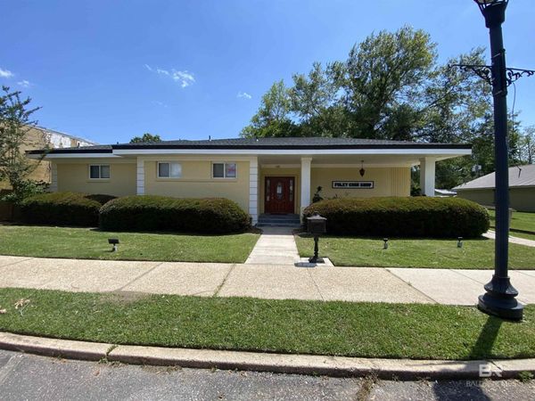 225 W Laurel Avenue, Foley, AL 36535