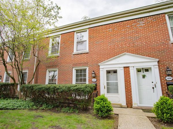 1410 Pebblecreek Drive , Glenview, IL 60025