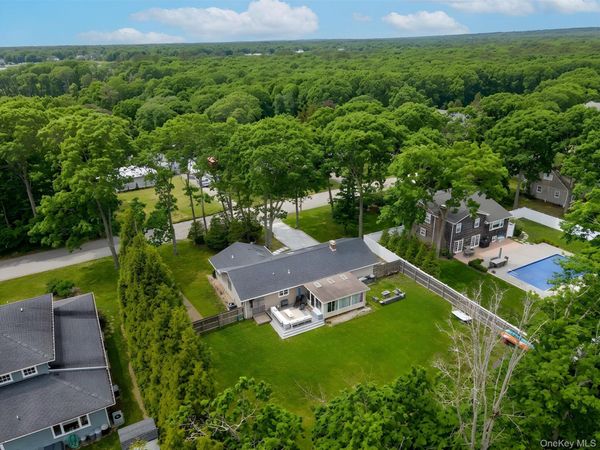 27 Canvasback Lane , East Quogue, NY 11942