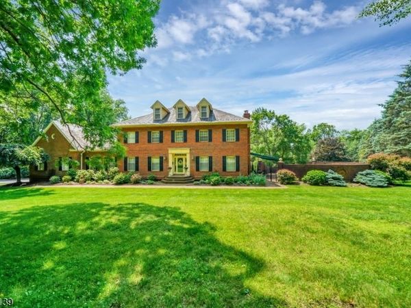 8 Chestnut St, Washington, NJ 07853