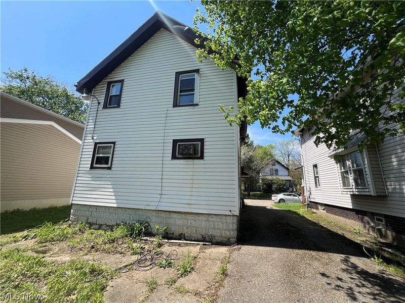 521 Elbon Avenue, Akron, OH 44306 Photo 4