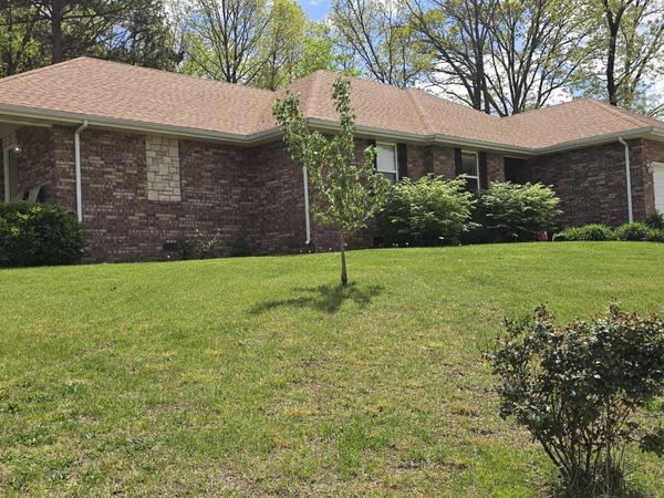 200 Hillcrest Avenue , Cabool, MO 65689