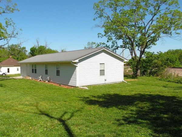 422 E South Street , Mansfield, MO 65704