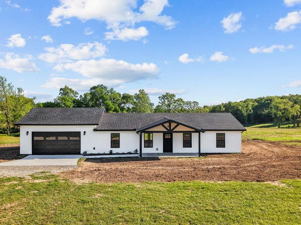 24672 Farm Road 2012, Crane, MO 65633