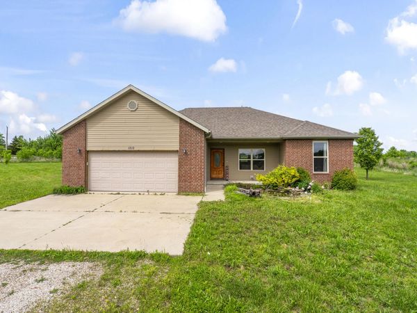 1812 Farmland Road , Marshfield, MO 65706