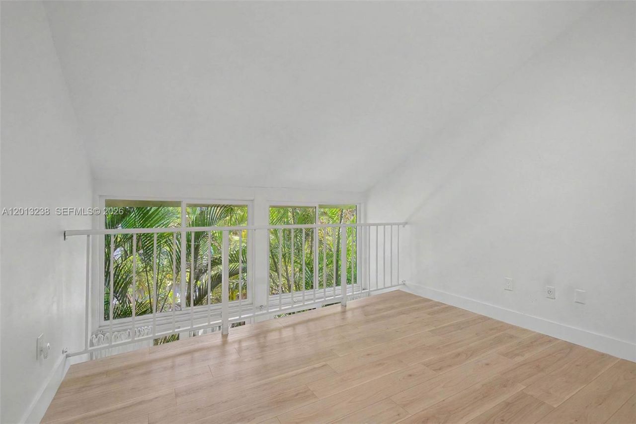 2984 Mary St, Miami, FL 33133 Photo