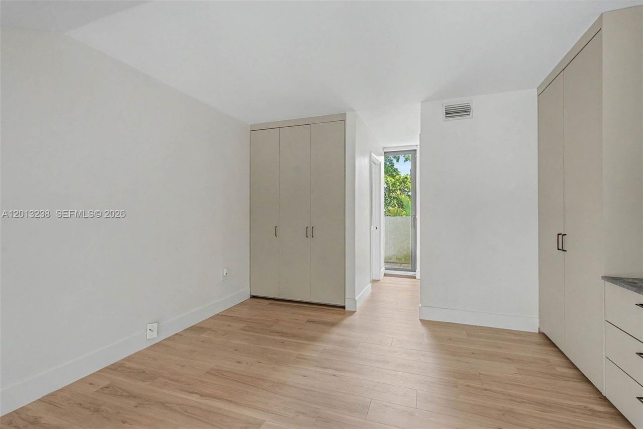 2984 Mary St, Miami, FL 33133 Photo