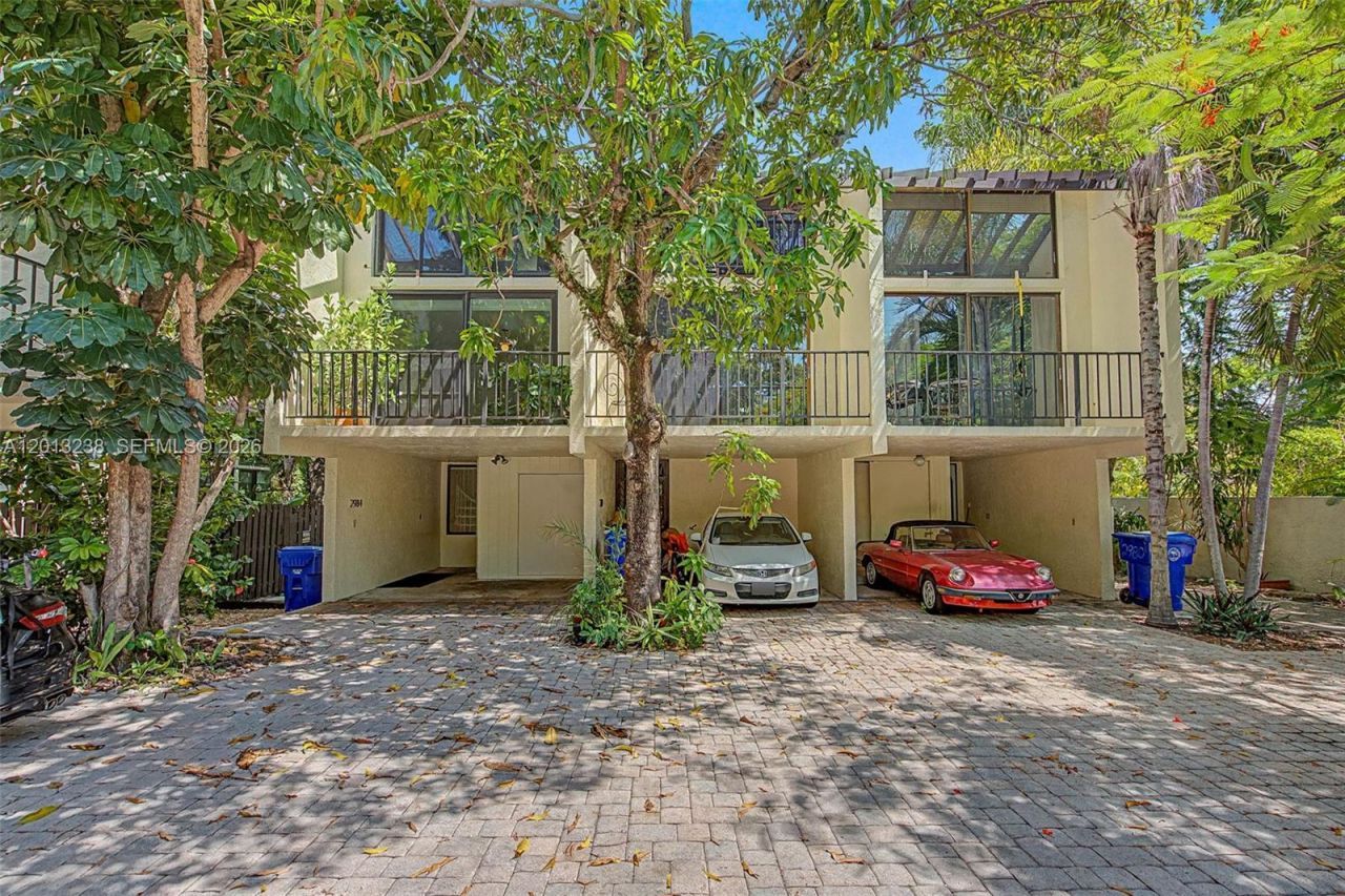 2984 Mary St, Miami, FL 33133 Photo