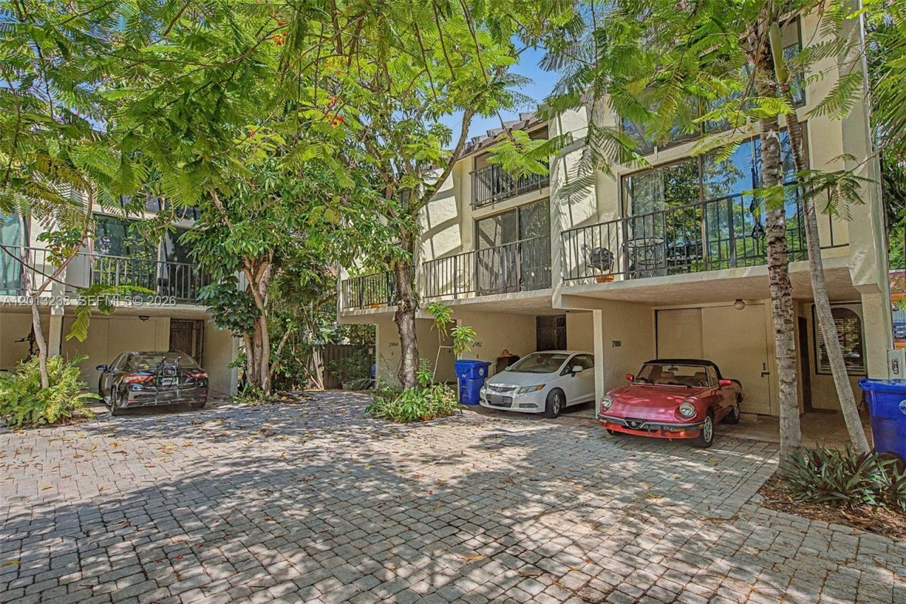 2984 Mary St, Miami, FL 33133 Photo