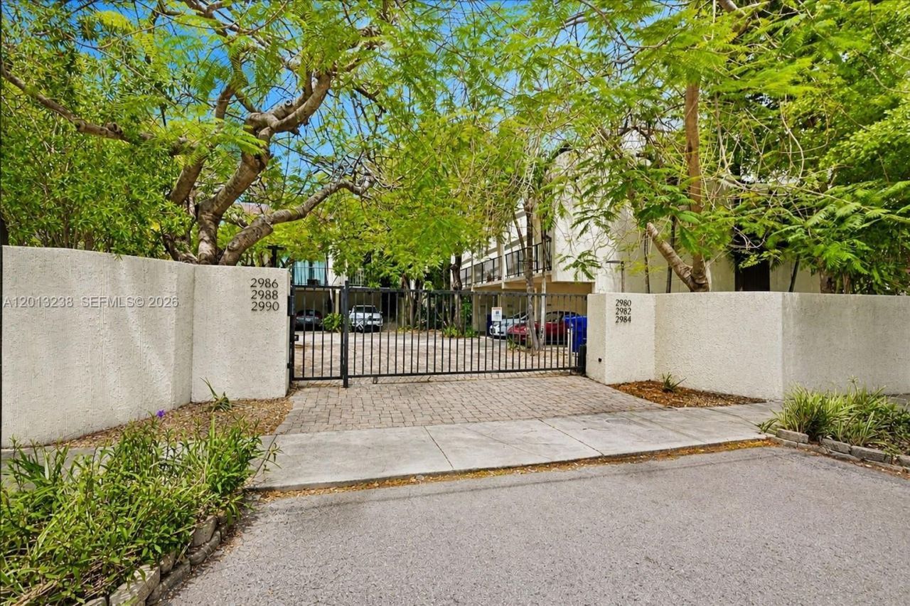 2984 Mary St, Miami, FL 33133 Photo