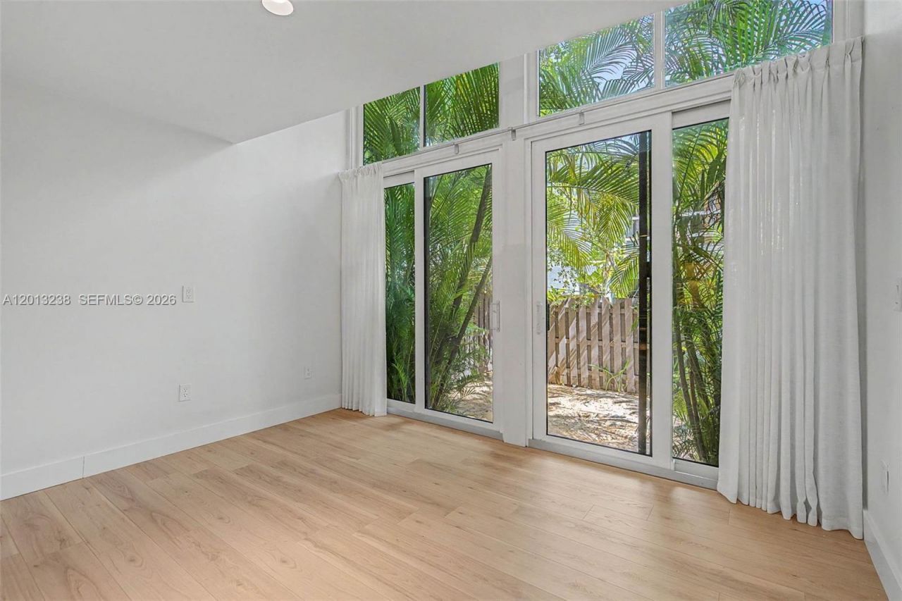 2984 Mary St, Miami, FL 33133 Photo