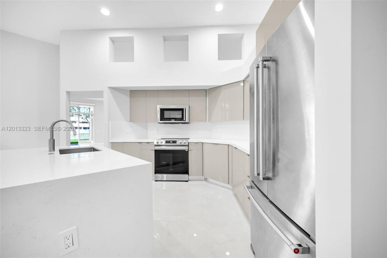2553 Bay Pointe Drive , Weston, FL 33327 Photo