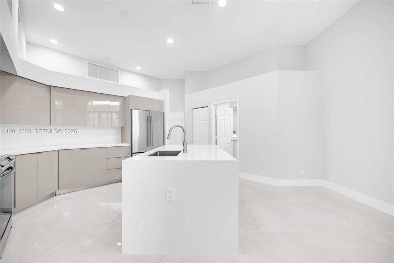 2553 Bay Pointe Drive , Weston, FL 33327 Photo