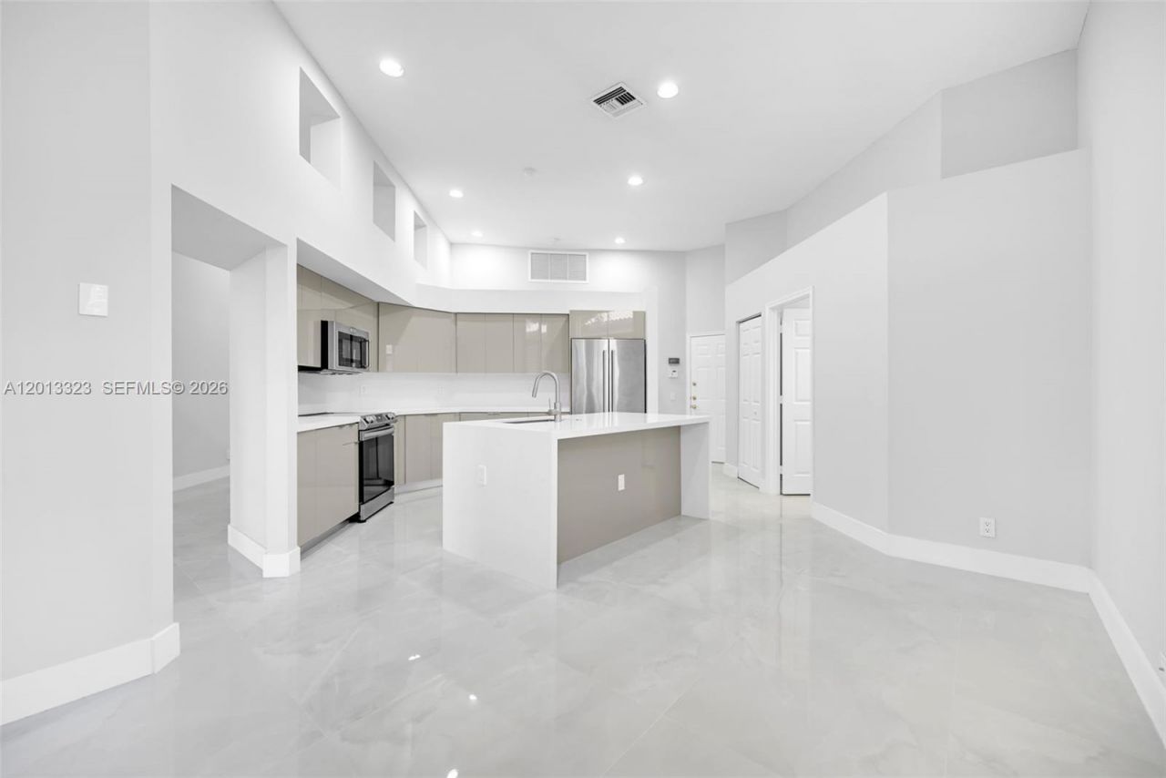 2553 Bay Pointe Drive , Weston, FL 33327 Photo