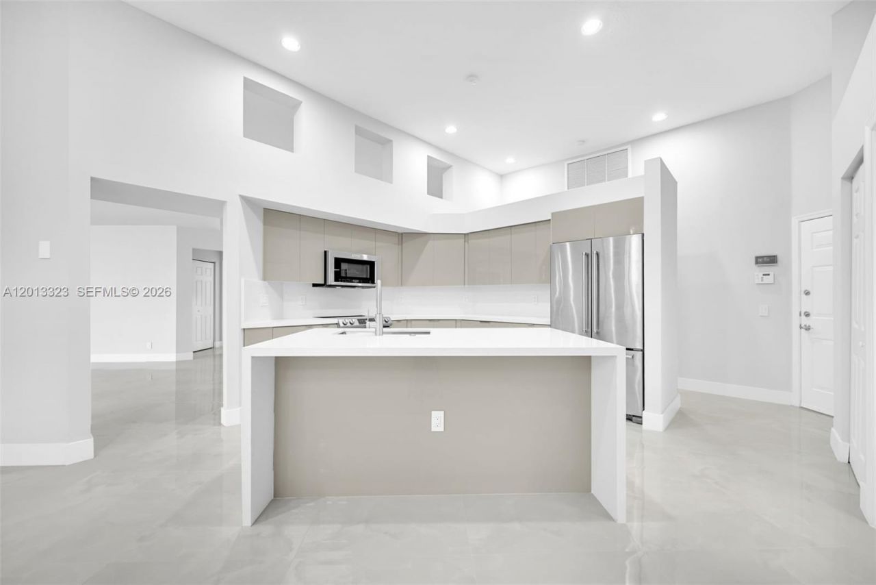 2553 Bay Pointe Drive , Weston, FL 33327 Photo