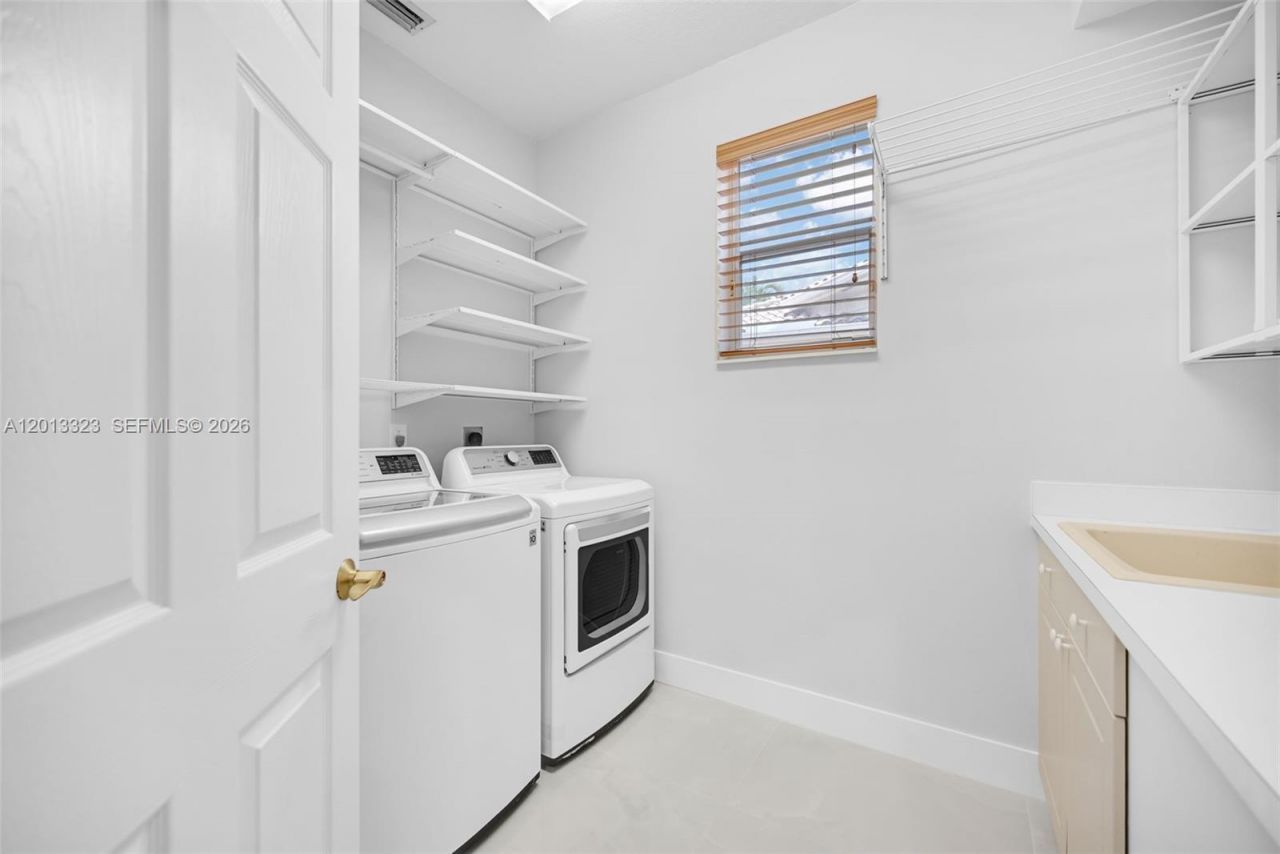 2553 Bay Pointe Drive , Weston, FL 33327 Photo