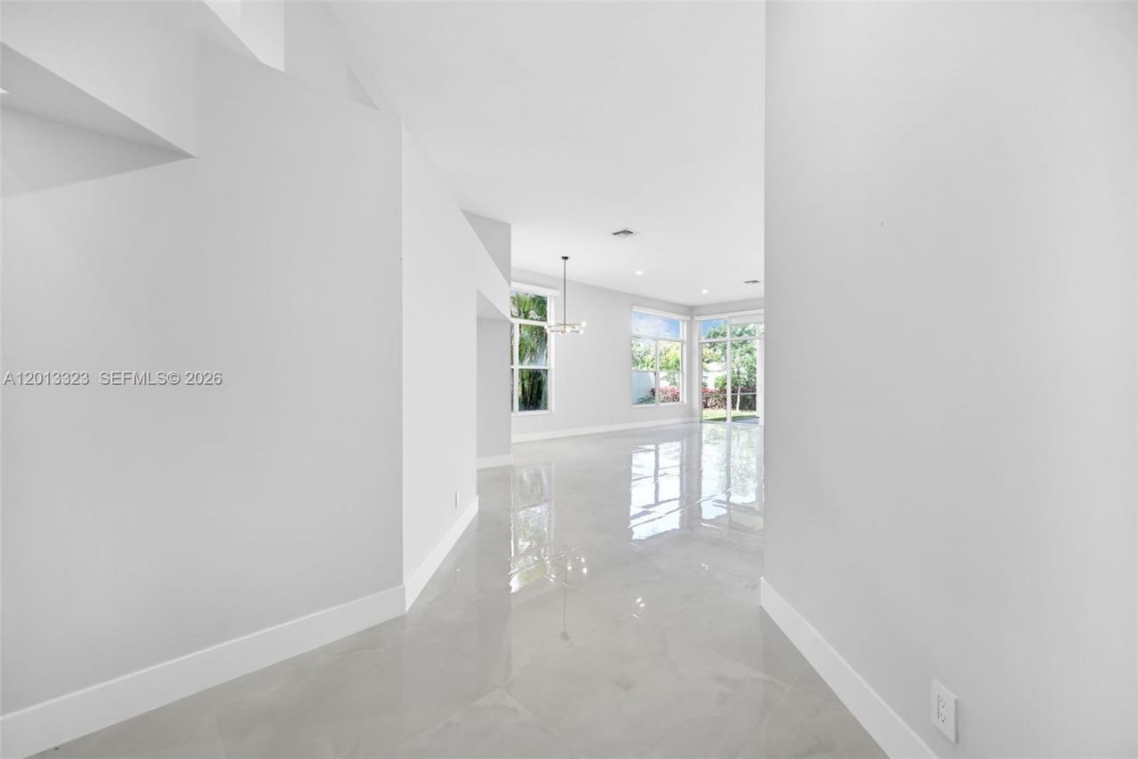 2553 Bay Pointe Drive , Weston, FL 33327 Photo