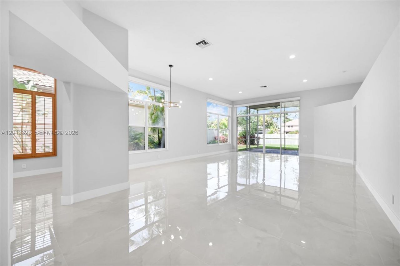 2553 Bay Pointe Drive , Weston, FL 33327 Photo