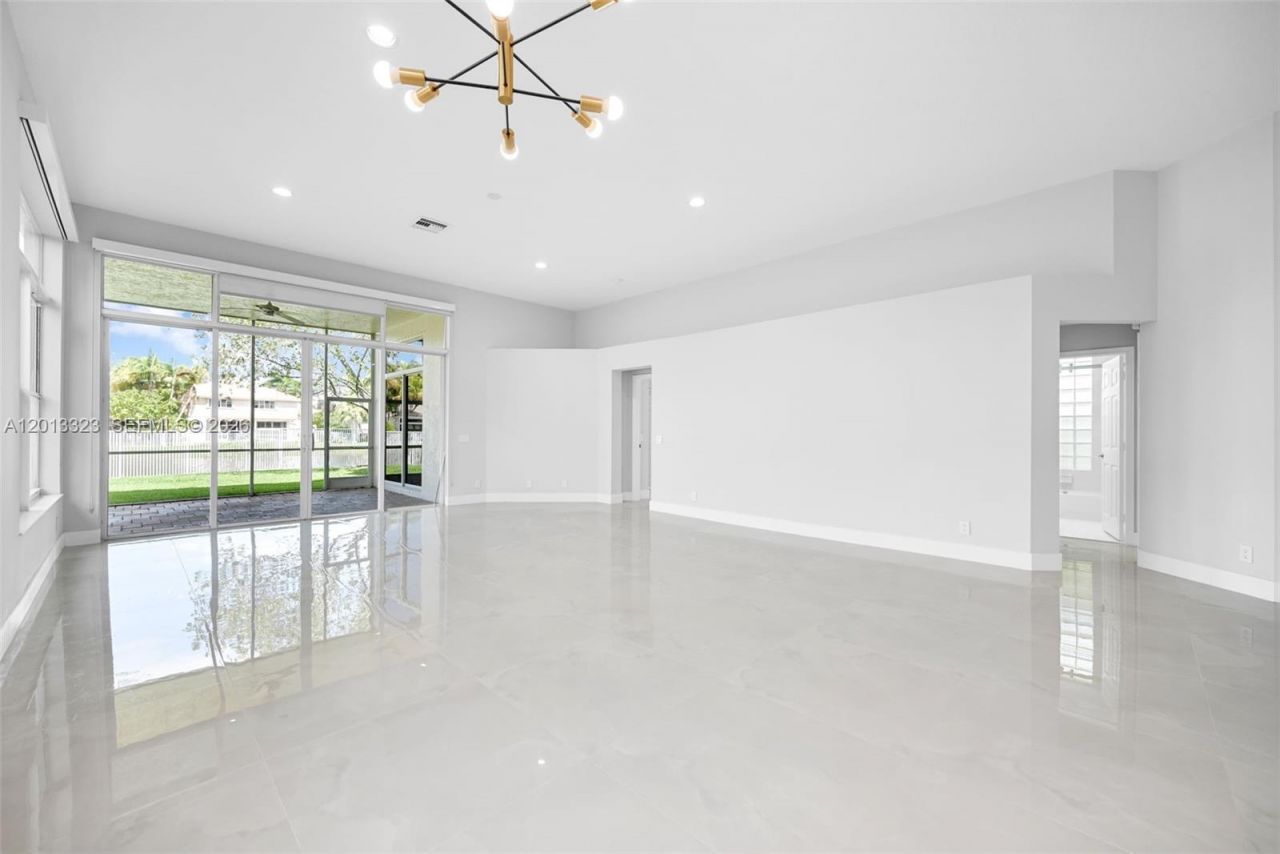 2553 Bay Pointe Drive , Weston, FL 33327 Photo