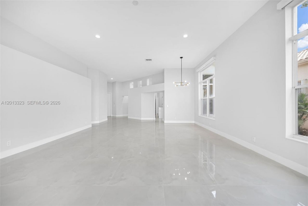 2553 Bay Pointe Drive , Weston, FL 33327 Photo
