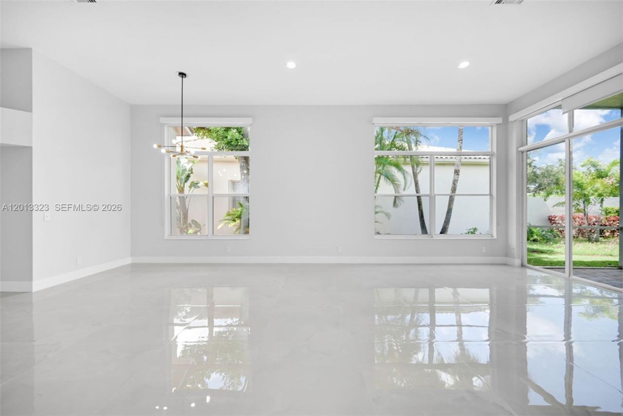 2553 Bay Pointe Drive , Weston, FL 33327 Photo
