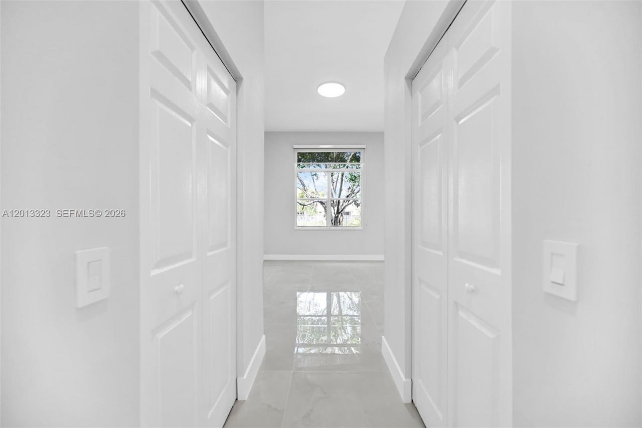 2553 Bay Pointe Drive , Weston, FL 33327 Photo