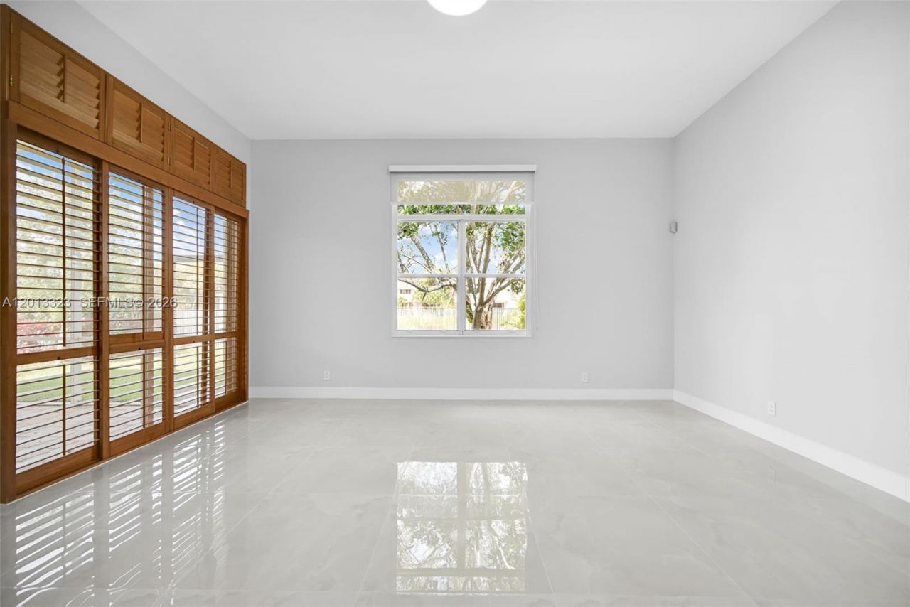 2553 Bay Pointe Drive , Weston, FL 33327 Photo