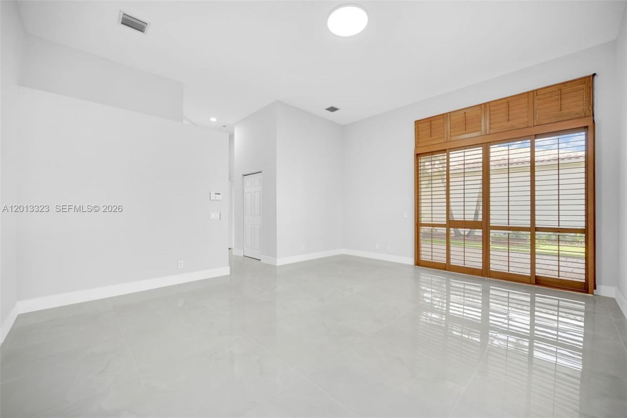 2553 Bay Pointe Drive , Weston, FL 33327 Photo