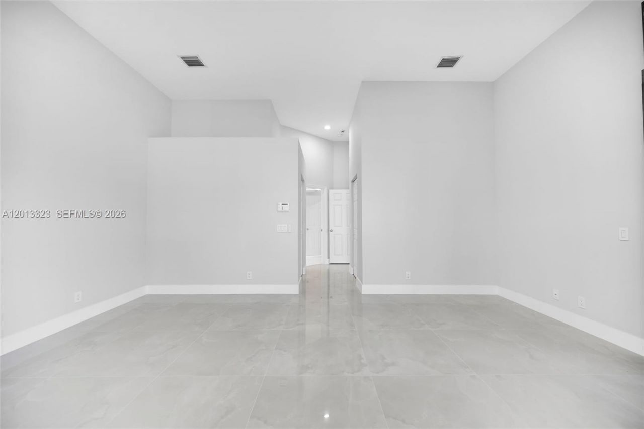 2553 Bay Pointe Drive , Weston, FL 33327 Photo