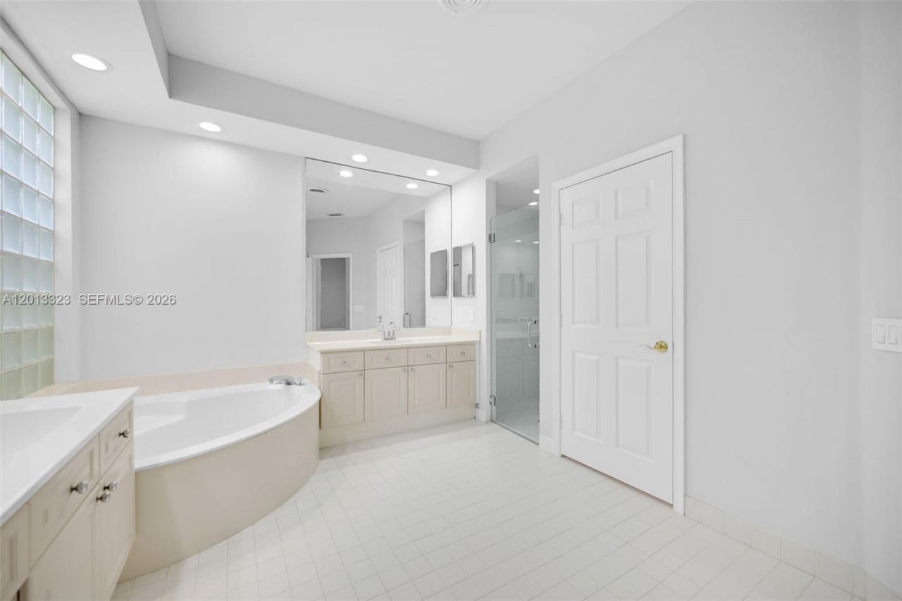 2553 Bay Pointe Drive , Weston, FL 33327 Photo