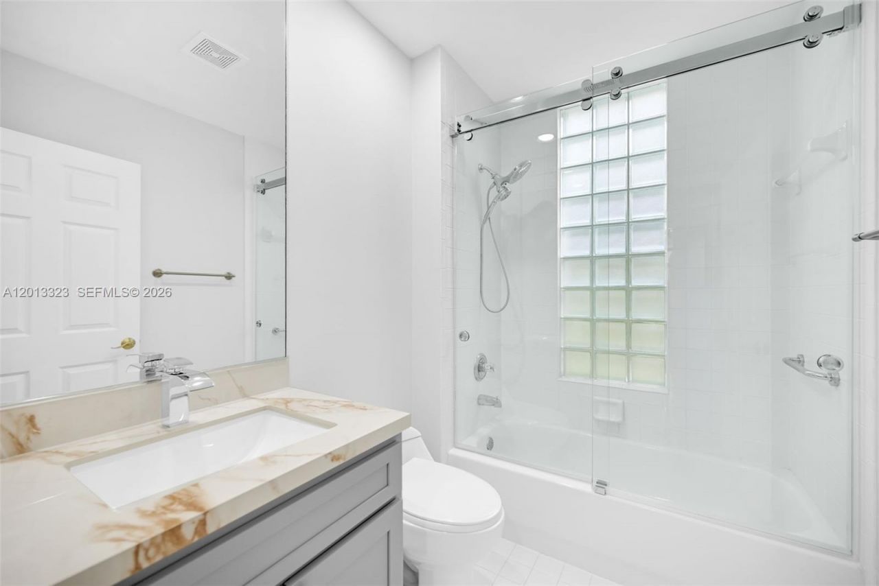 2553 Bay Pointe Drive , Weston, FL 33327 Photo