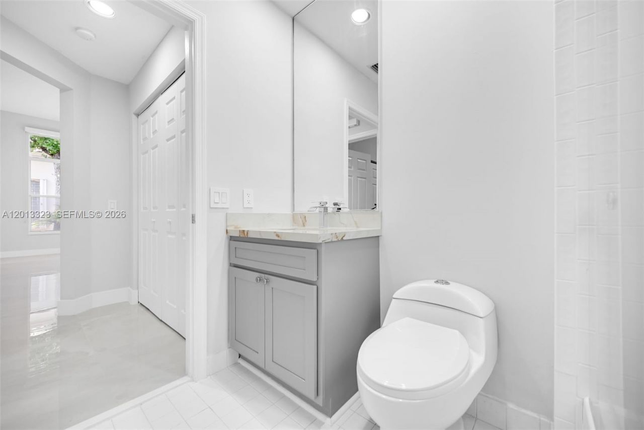 2553 Bay Pointe Drive , Weston, FL 33327 Photo