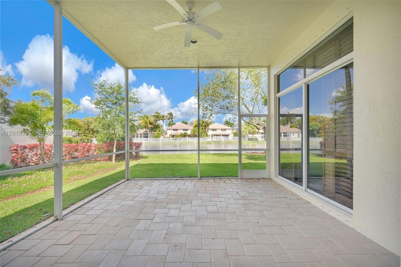 2553 Bay Pointe Drive , Weston, FL 33327 Photo