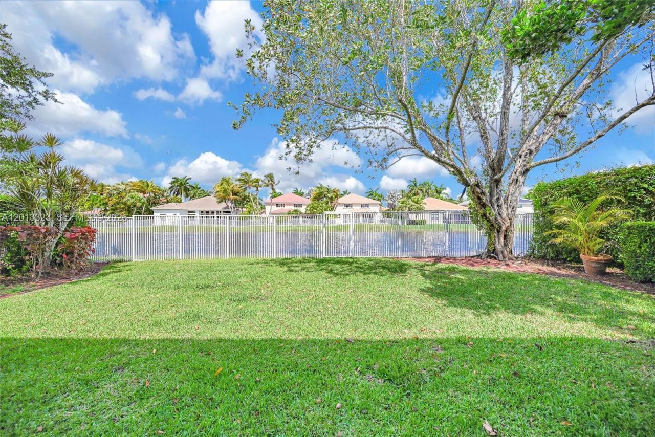 2553 Bay Pointe Drive , Weston, FL 33327 Photo