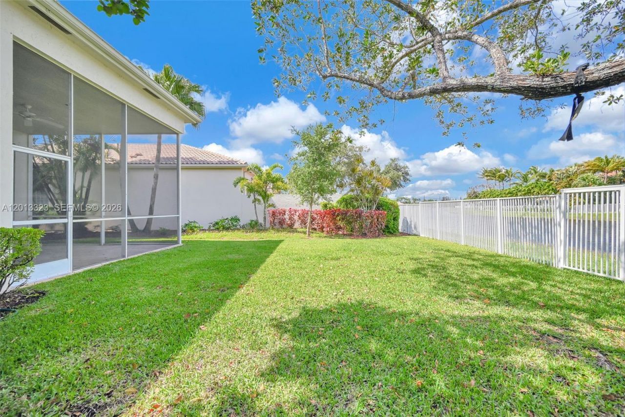 2553 Bay Pointe Drive , Weston, FL 33327 Photo